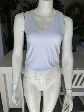 Muse republic clothing Classic White V-Neck Sleeveless Tank Top XS MWOT